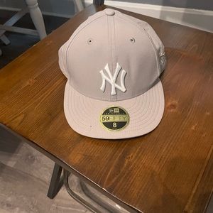 Kith Yankees fitted hat. Size 8
